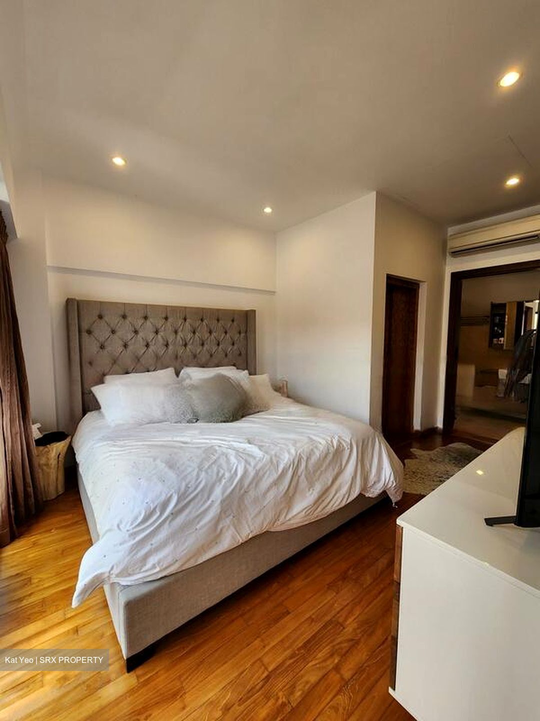 Holland Link (D10), Terrace #451619391